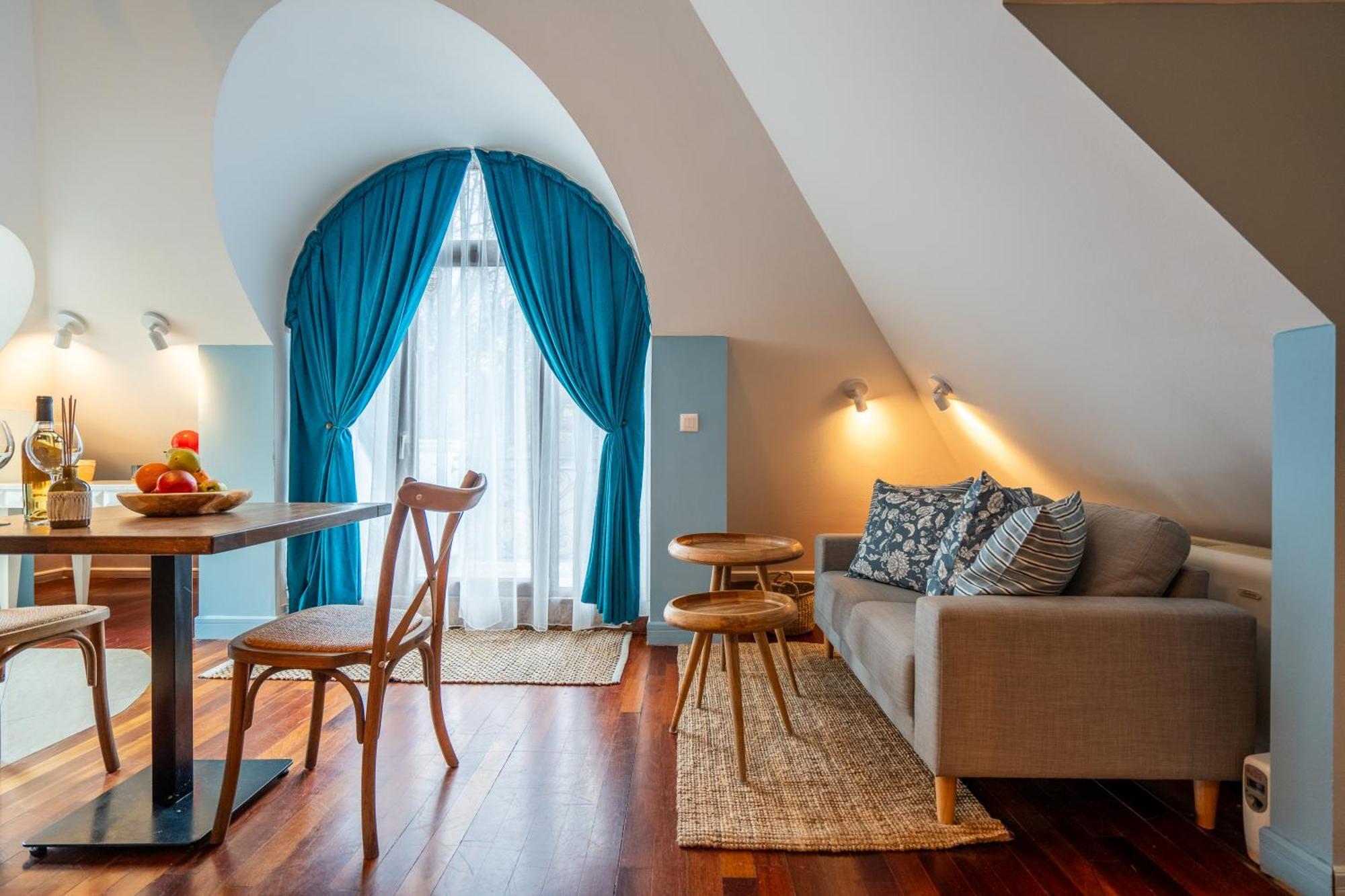 Renovated Boutique Petrus Apartament *